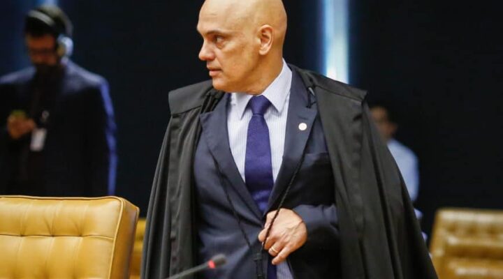 Moraes abre inquérito contra Bolsonaro por divulgação de informações sigilosas da PF