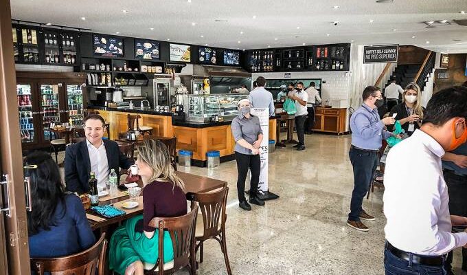 Prefeitura de SP exigirá vacinação para entrar em restaurantes e shoppings