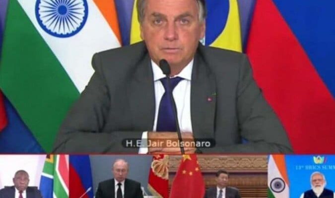 Bolsonaro diz que relação com China é essencial no combate à pandemia