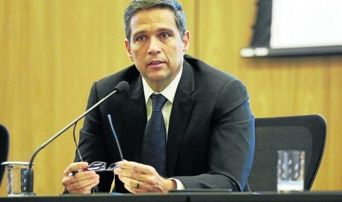 BC confia que reajustes na Selic vão frear inflação, mas desacelerar economia