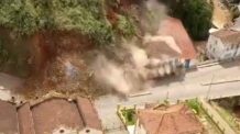 Morro desaba e destrói vários prédios históricos, em Minas Gerais