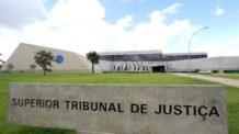 Judiciário é um grande queijo suíço