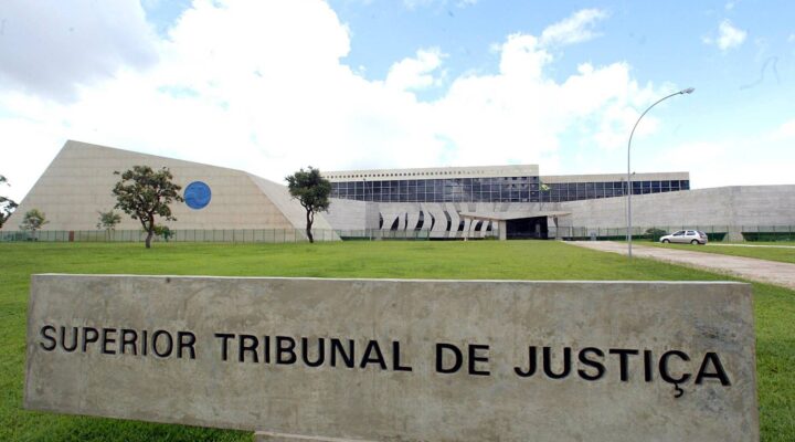 Judiciário é um grande queijo suíço