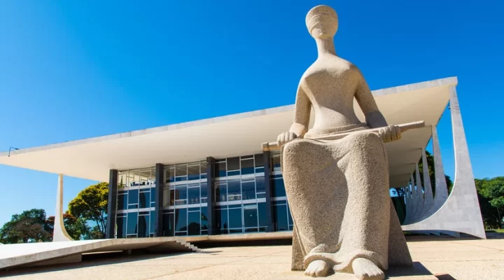 Ministros do Supremo avaliam pedir reajuste de 18%