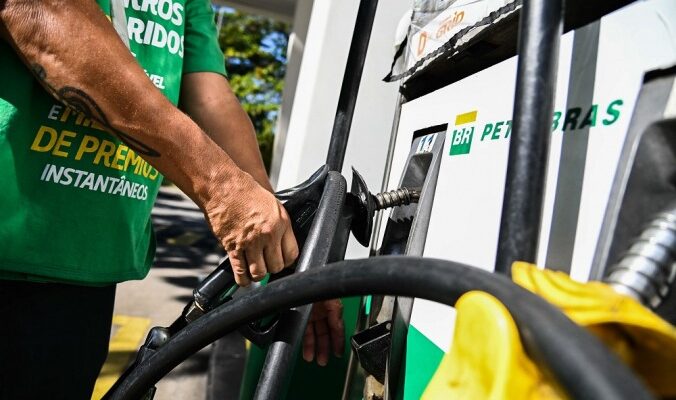 Petrobras anuncia redução de R$ 0,20 no preço do diesel para distribuidoras
