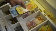 Mercado financeiro reduz projeção da inflação de 6,7% para 6,61%