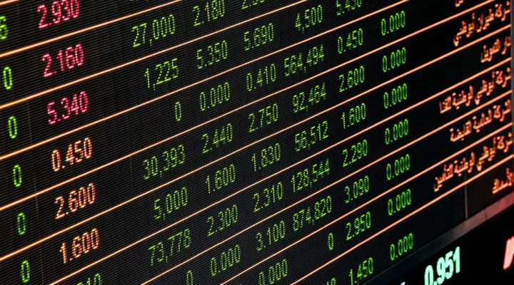 Bolsas globais em queda; no Brasil, investidores mantém otimismo
