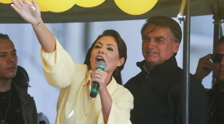 Defesa de Bolsonaro alega que Michelle não é apoiadora comum em propaganda
