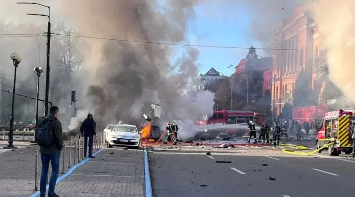 Rússia volta a atacar Kiev