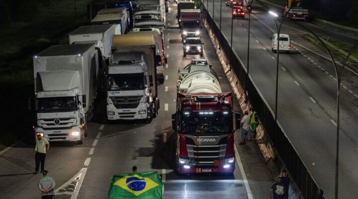 Todas as rodovias federais do país estão livres de bloqueios, diz PRF