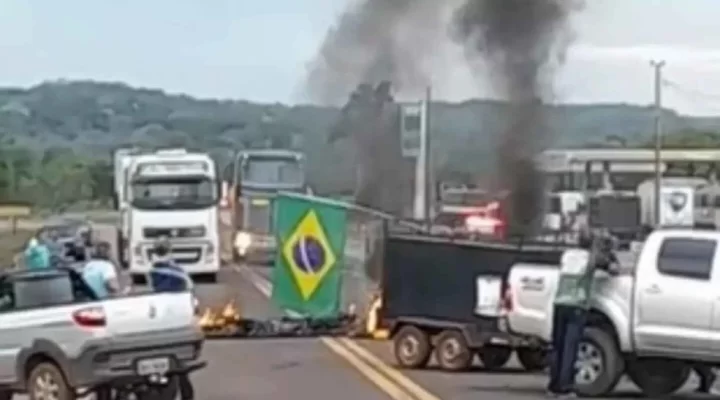 Maioria do STF confirma decisão de Moraes sobre desbloqueio de rodovias