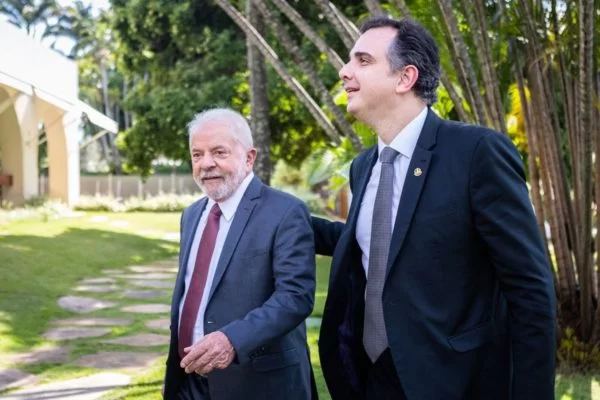 Sabatinas acendem alerta para Lula, e ala do PT defende “segurar tudo”