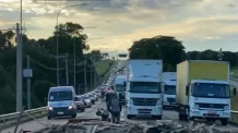Caminhoneiros bloqueiam acesso ao Aeroporto de Viracopos