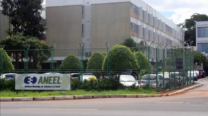 Tarifa de energia deve subir, em média, 5,6% no ano que vem, calcula Aneel
