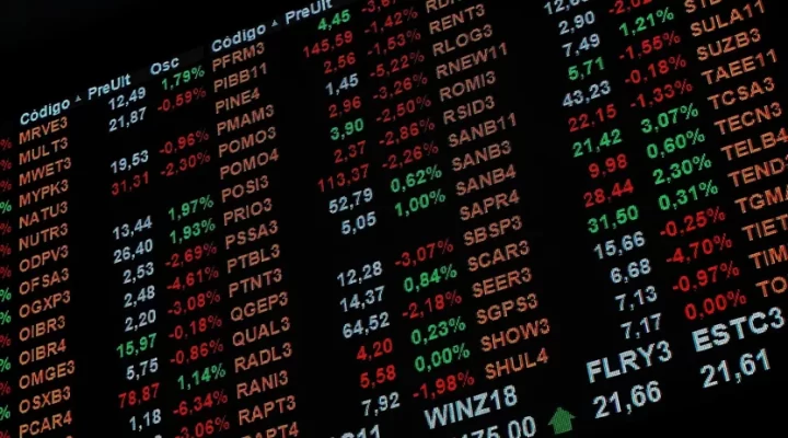 Ibovespa perde R$ 156 bi em valor de mercado após fala de Lula sobre gastos