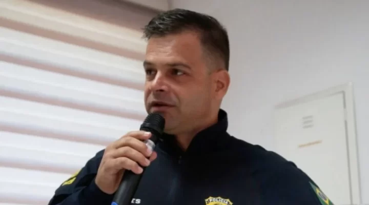 Bolsonaro exonera diretor-geral da PRF investigado por operações nas eleições