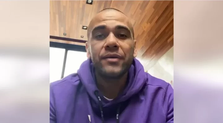 Daniel Alves é detido pela polícia espanhola por suspeita de agressão sexual