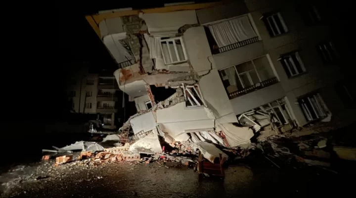 Terremoto de magnitude 7,8 deixa mais de 1.200 mortos na Turquia e na Síria