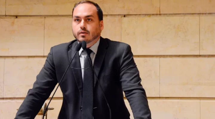 Gilmar anula decisão que inocentou Carlos Bolsonaro