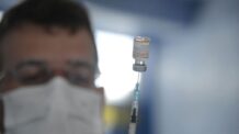 Brasil começa a aplicar vacina bivalente contra covid-19